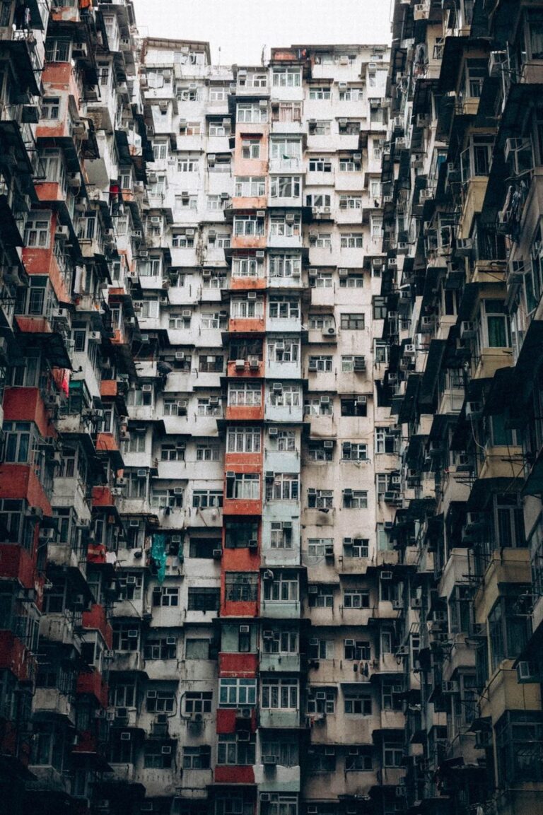 Come Obbligare un Condominio a Fare i Lavori: Guida Pratica